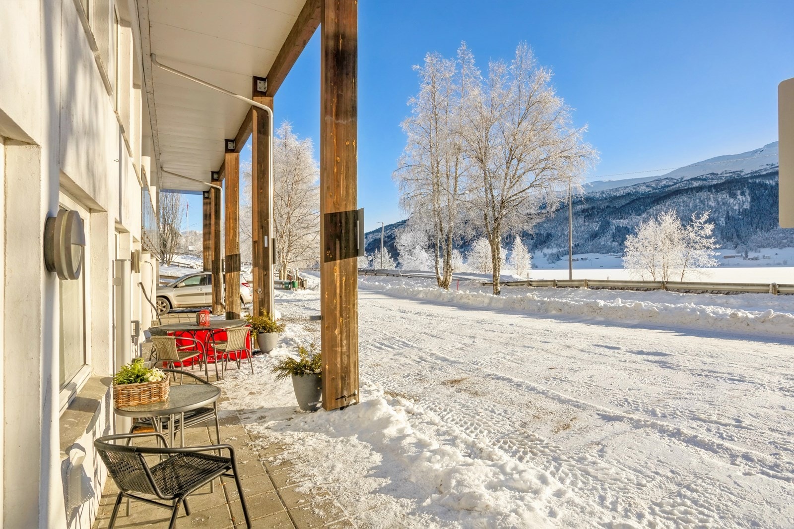 Et lite uteområde der man kan nyte solen etter en lang dag på ski, eller en god fjelltur på sommeren Galleribilde