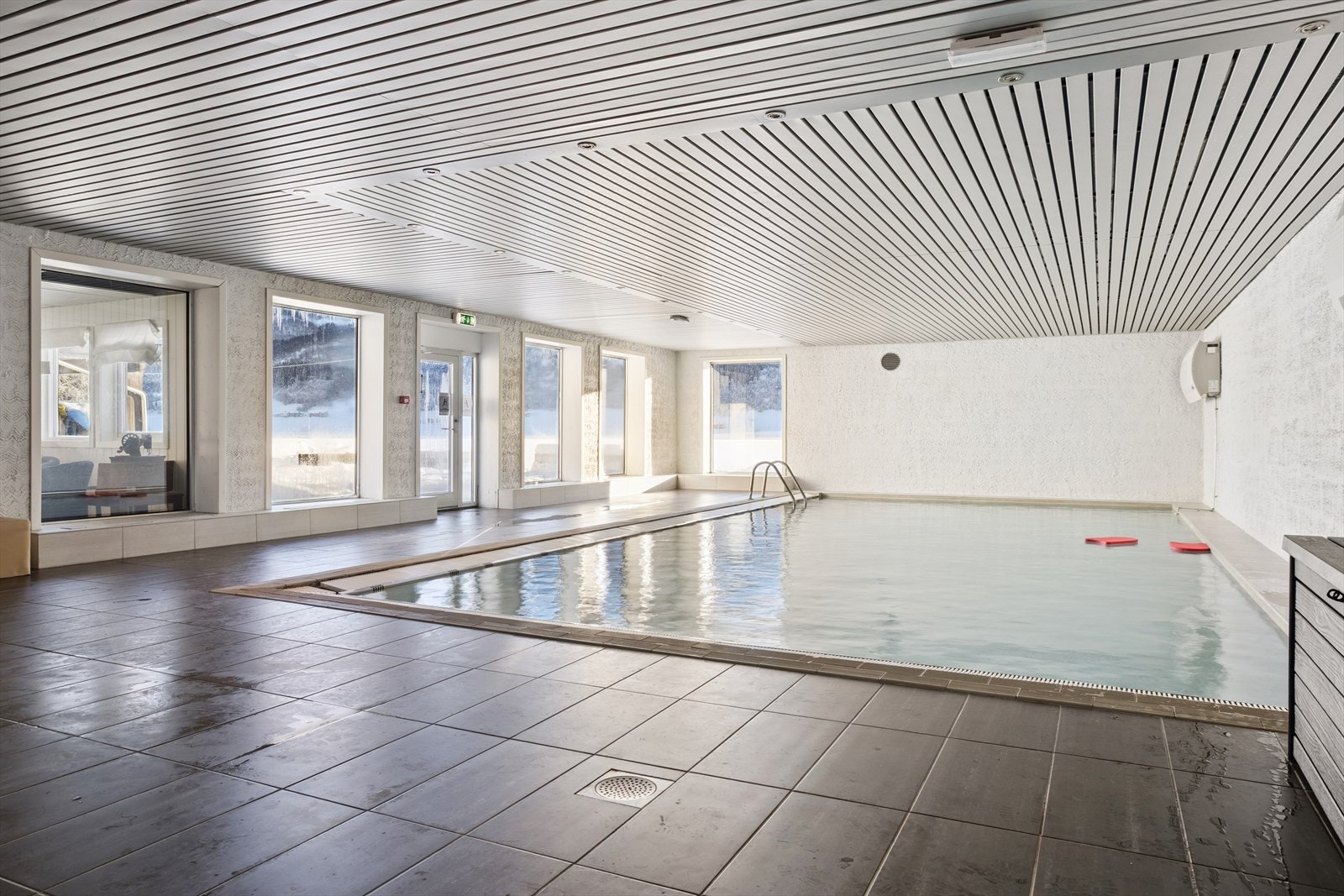 Det er ikke mange fritidsleiligheter som kan skilte med oppvarmet svømmebasseng! Galleribilde