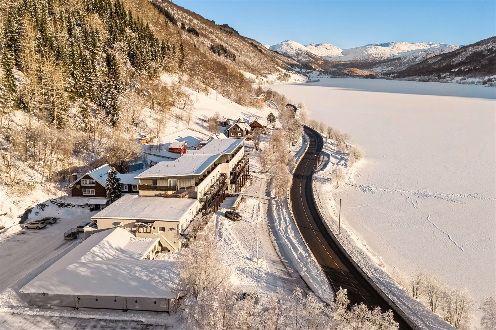 Leiligheten ligger i et idyllisk område for både vinter- og sommeraktiviteter, kun en 15 minutters kjøretur fra Myrkdalen! Galleribilde