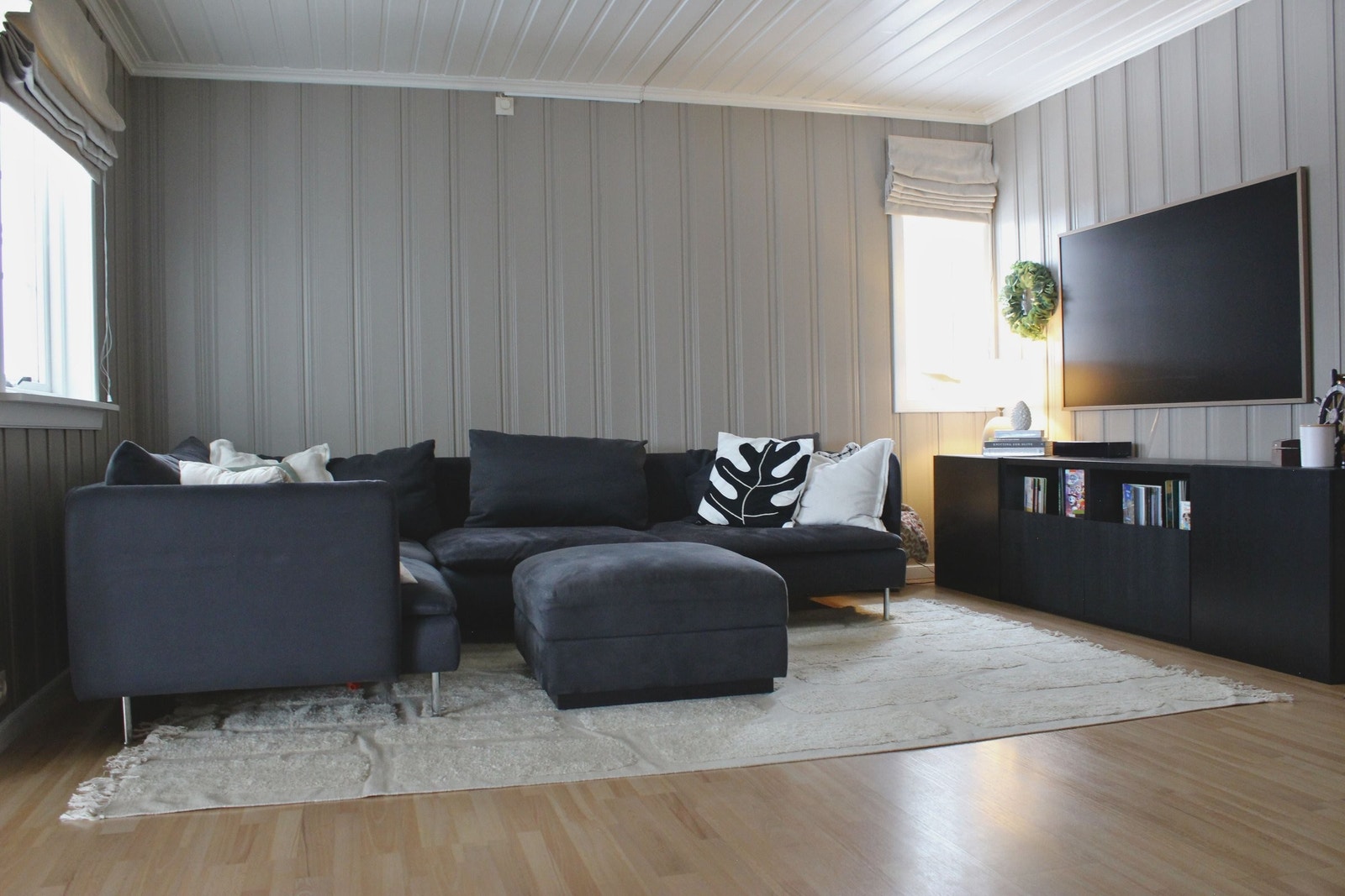 Del av stue som i dag brukes som TV-stue Galleribilde