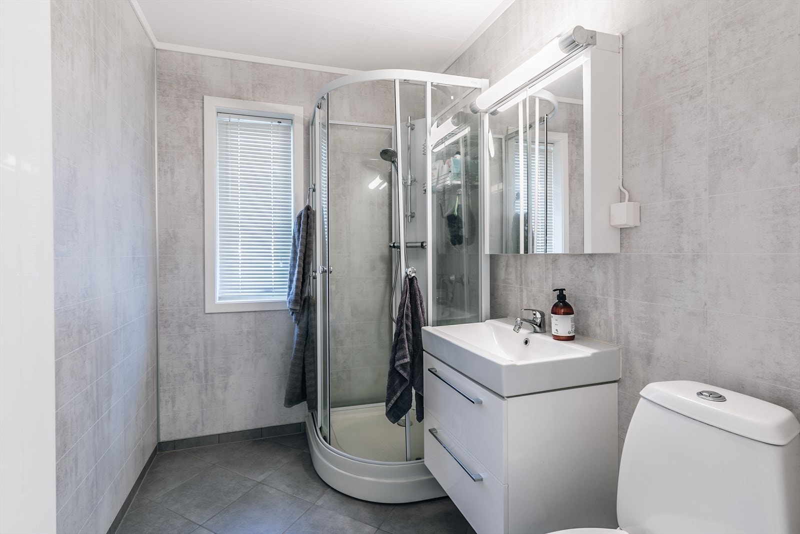 Varmekabler i gulv Galleribilde