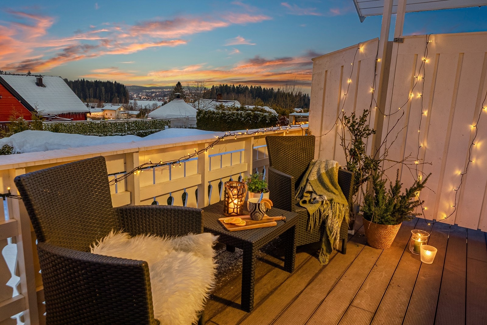 Fra balkongen er det utsikt over nærområdet. Galleribilde