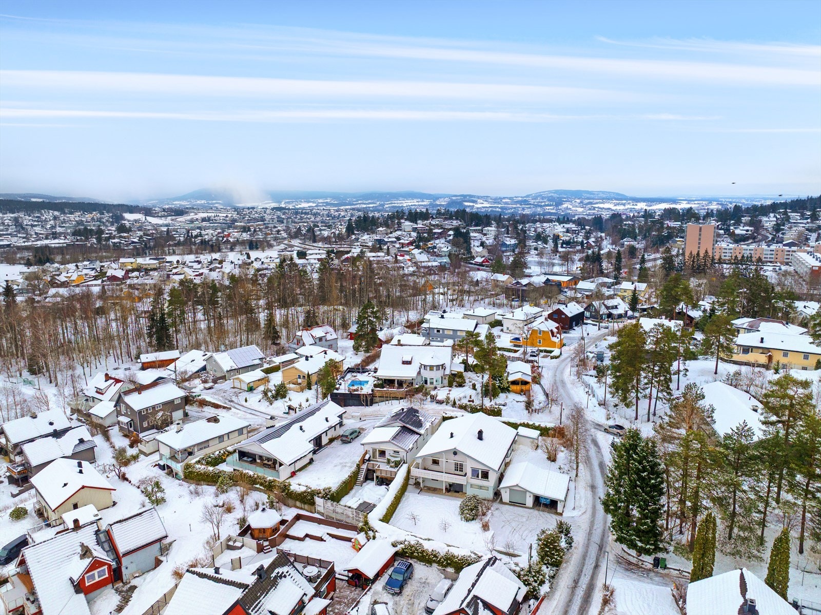 Dagligvarehandelen gjøres enkelt hos Coop Extra, ca. 6 minutter unna til fots. Galleribilde