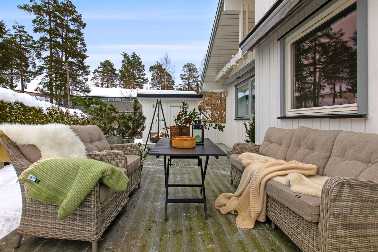 Uteplassene er perfekte for sosiale sammenkomster og avslapning. Bod i bakkant. Galleribilde