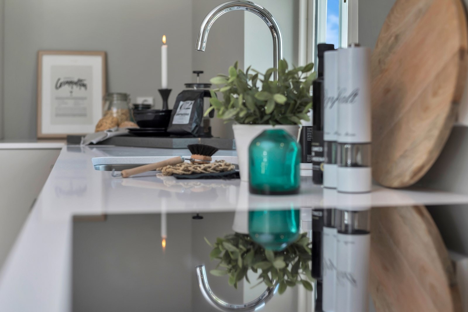 Detalj kjøkken - alle hvitevarer er også nye fra 2021 Galleribilde