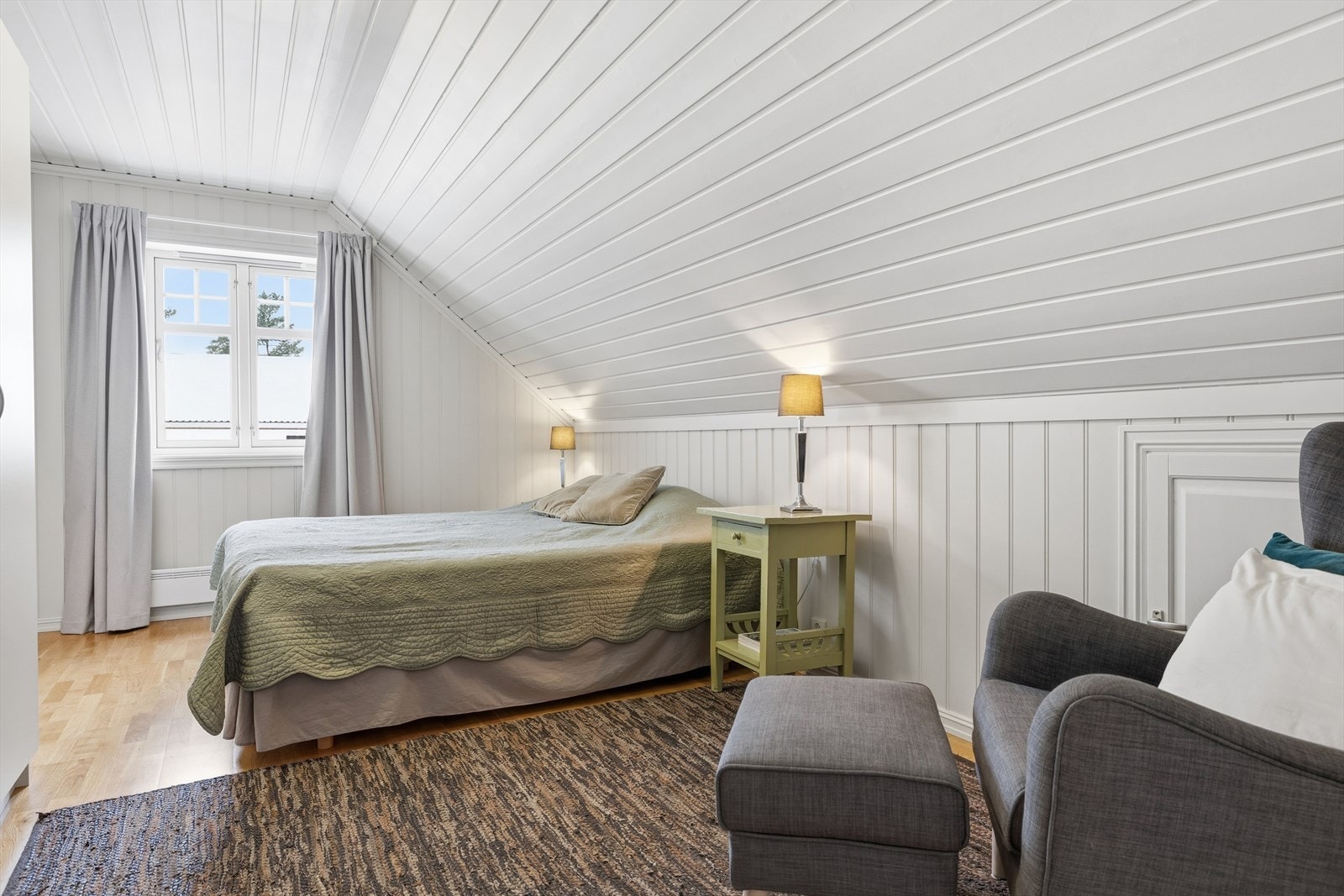 Det er også rikelig med lagring i kneloft. Galleribilde