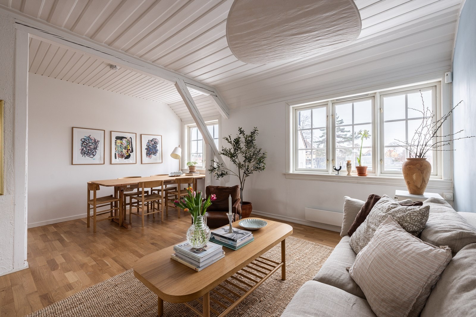 Leiligheten byr på både sjel og sjarm som er kombinert med moderne detaljer på en smakfull måte. Galleribilde