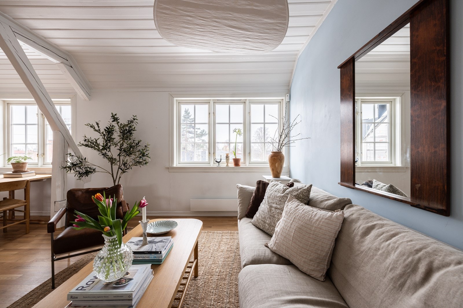 Leiligheten har en god og praktisk planløsning over to etasjer. Galleribilde