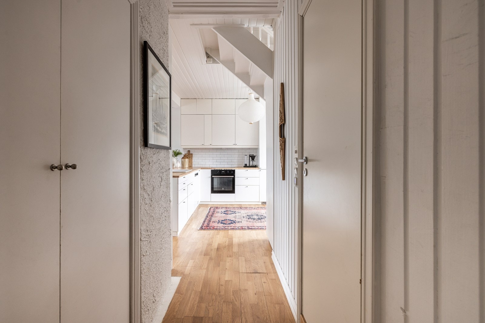 Fra entré er det adkomst til bad og kjøkken/stue. Galleribilde