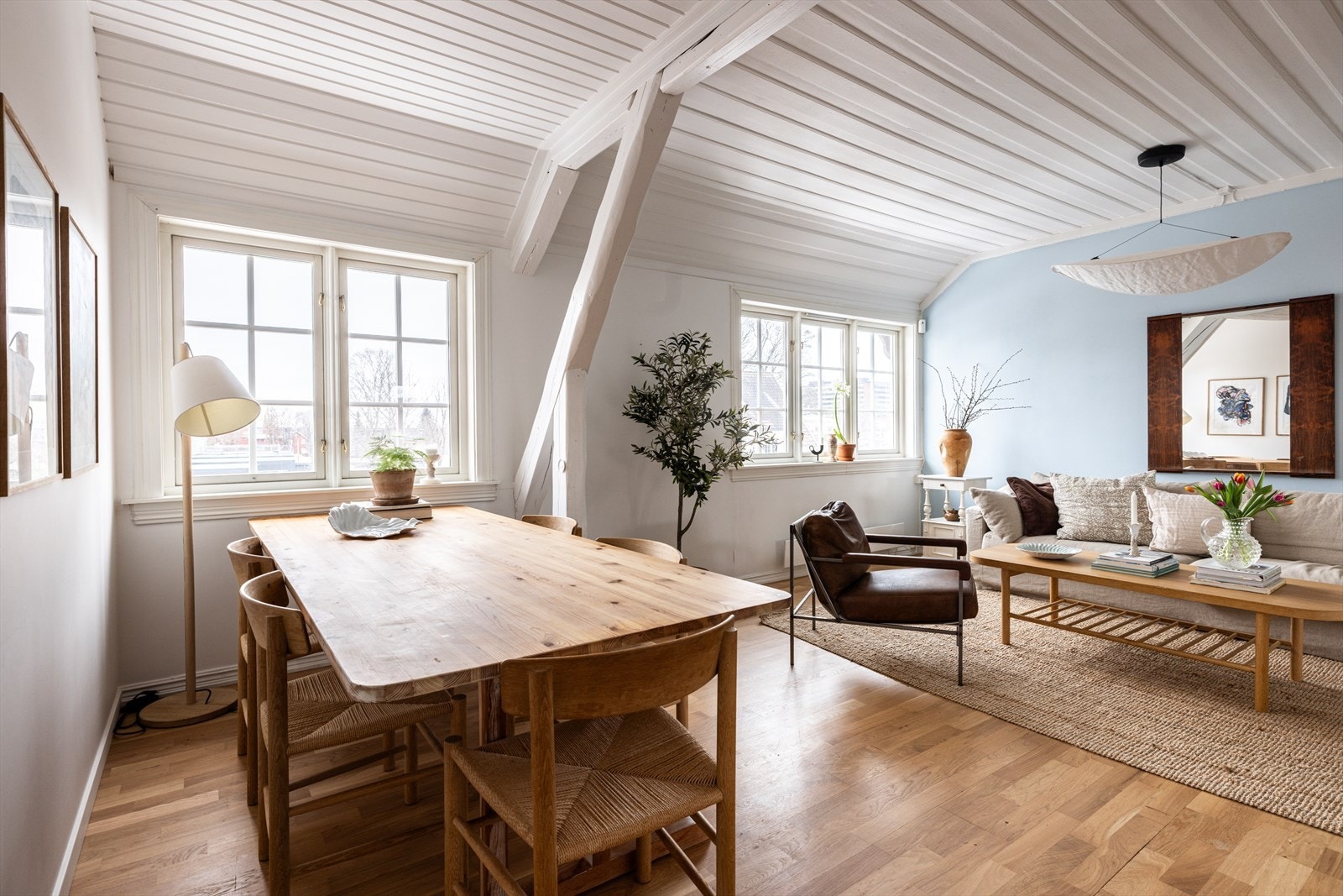 God plass til spisebord hvor hele familien og venner kan samles. Galleribilde