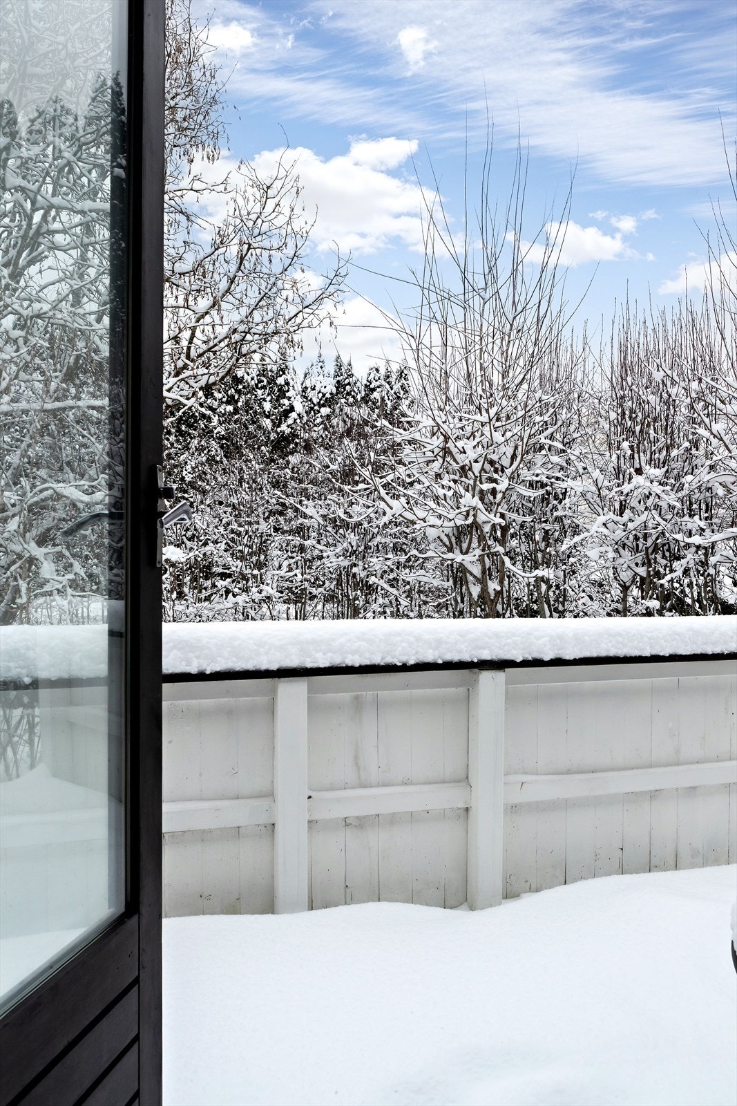 Utgang til terrasse på ca. 11 kvm. med videre adkomst til hage Galleribilde