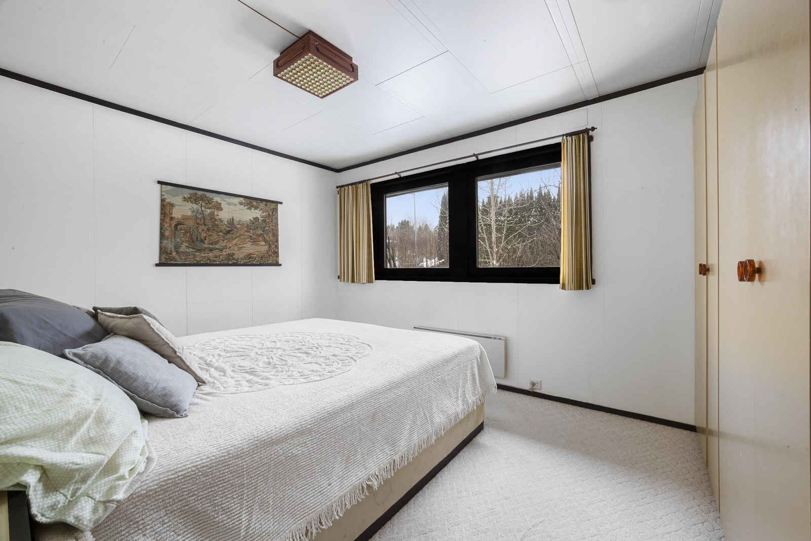 Hovedsoverommet har garderobeskap Galleribilde