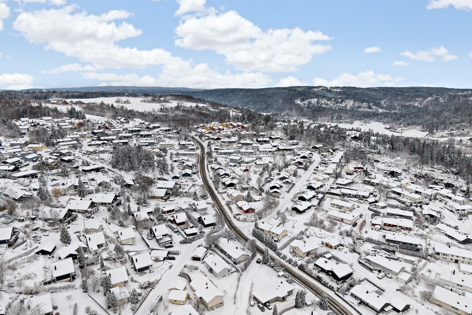 Kort vei til marka med skiløyper og skistuer, samt fiskevann og kanomuligheter Galleribilde