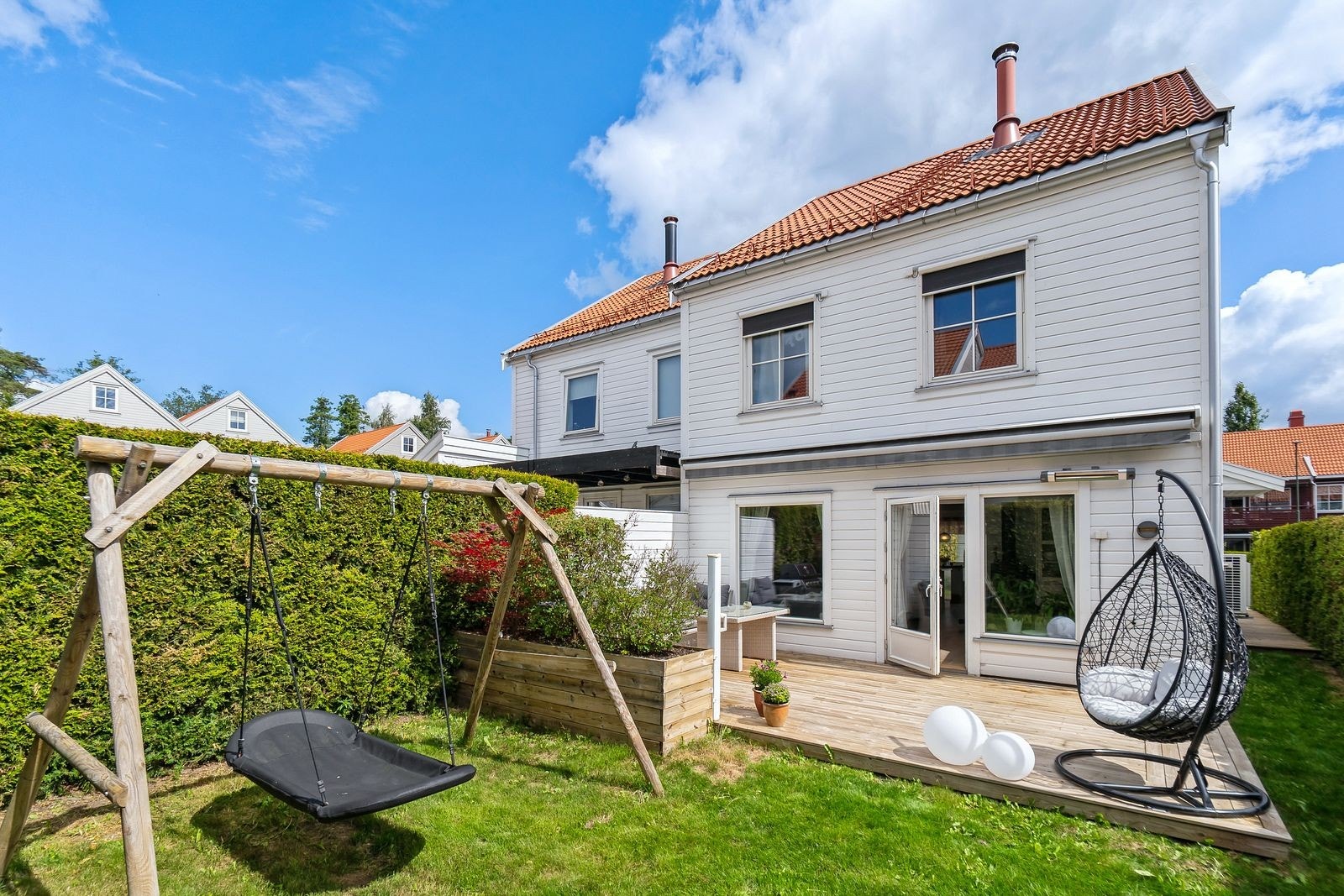 DNB Eiendom v/Wenche Beyer har gleden av å presentere Helgerødsletta 41 - en velholdt vertikaldelt tomannsbolig hvor eierne har stortrivdes siden 2016 Galleribilde