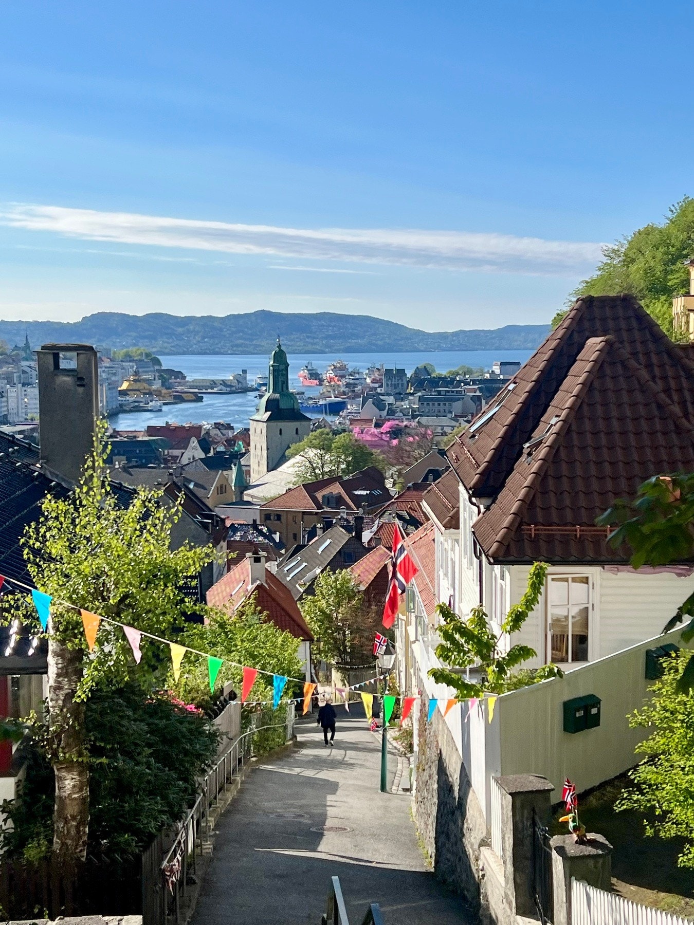 Gå i sjarmerende gater ned til sentrum. Galleribilde