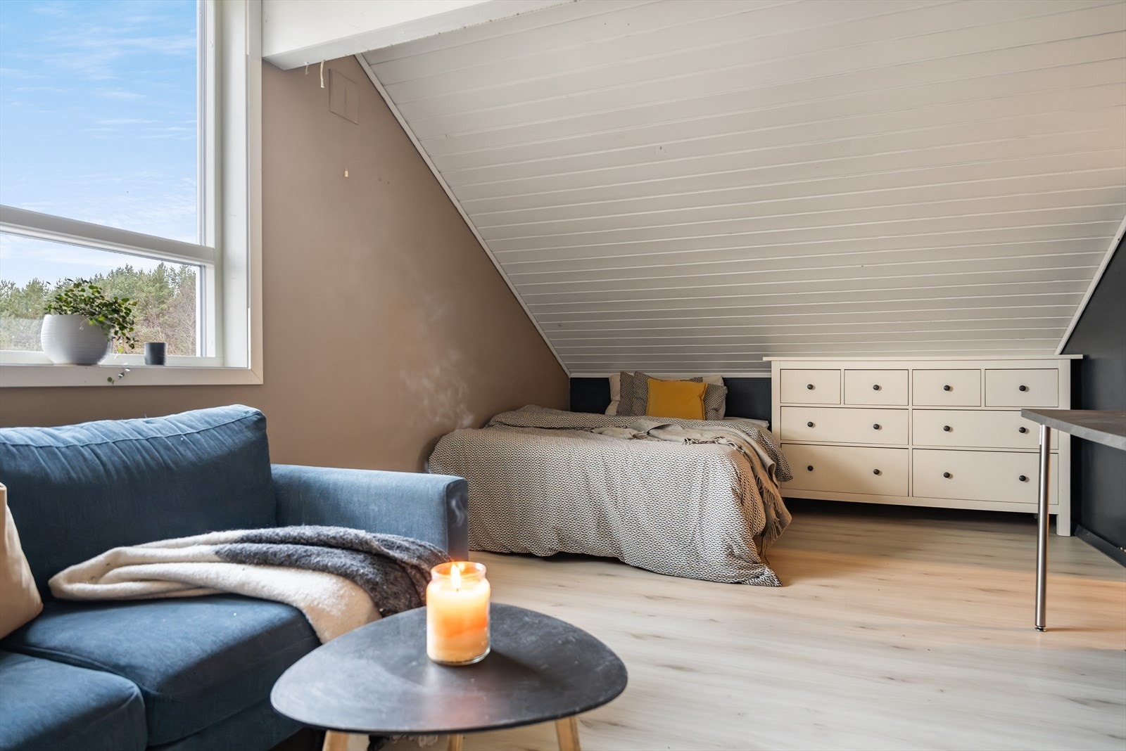 Soverom av god størrelse med plass til ulik møblering. Galleribilde