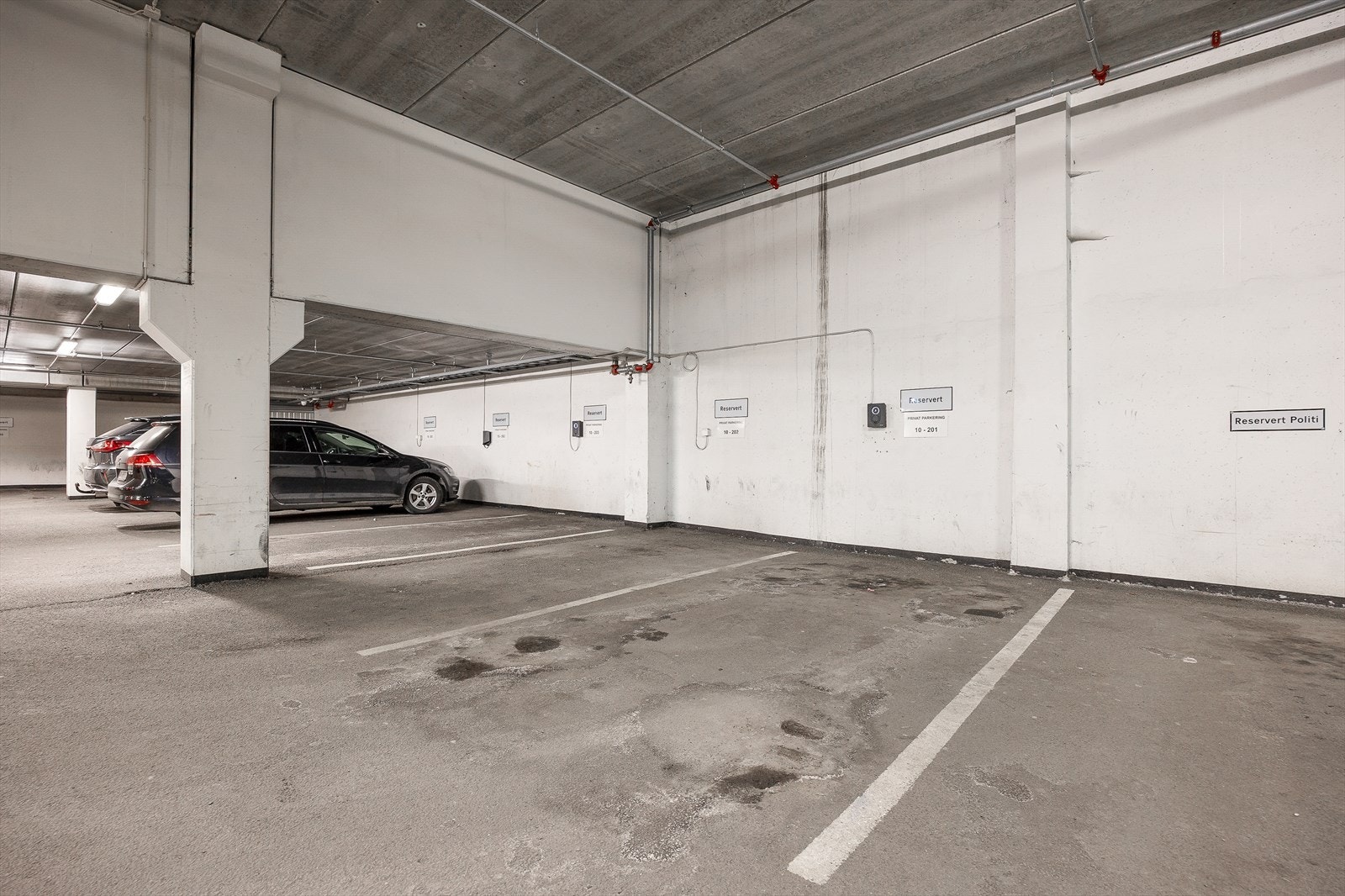 Det medfølger en fast biloppstillingsplass i felles garasjeanlegg. Galleribilde