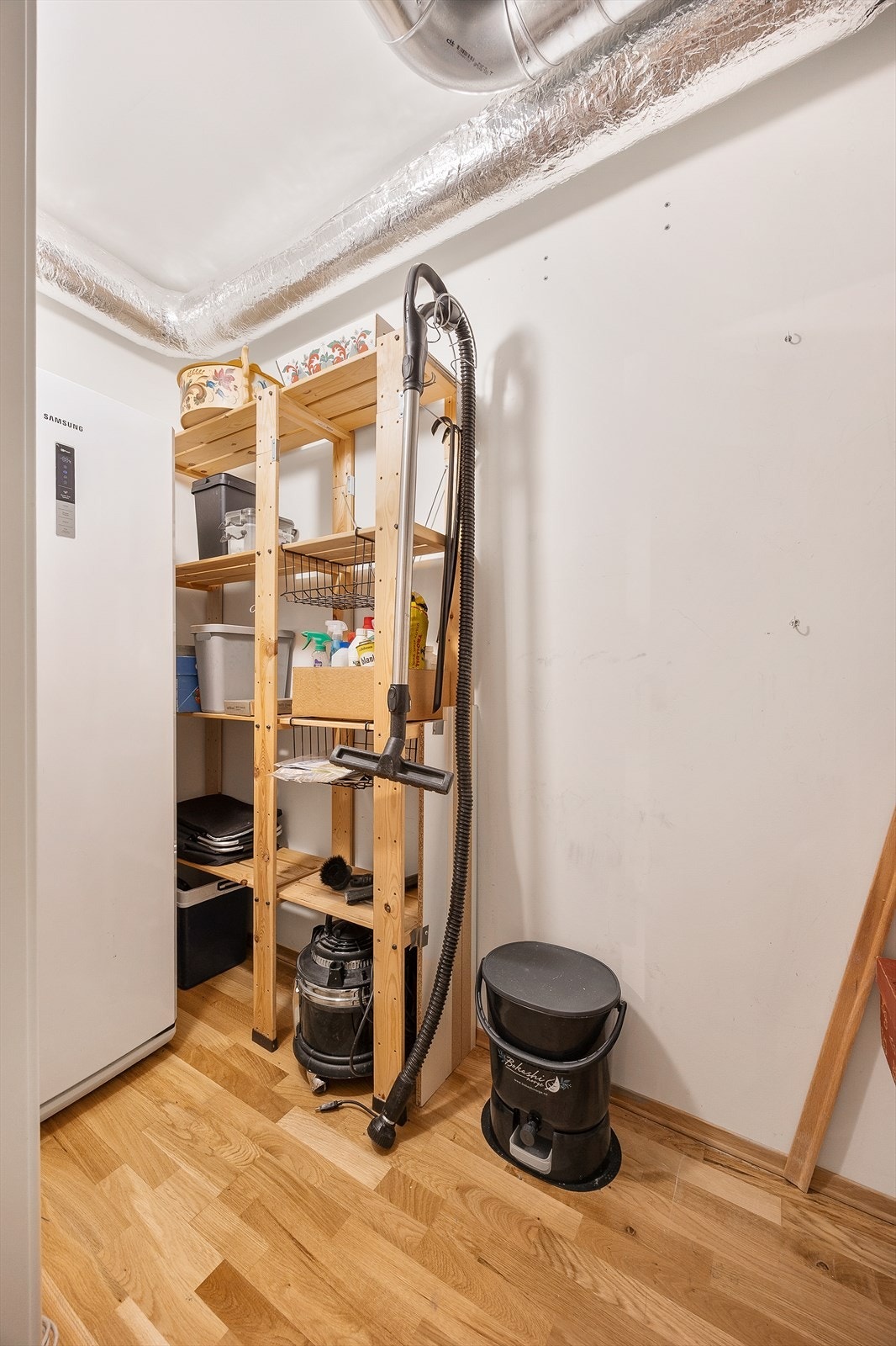 En praktisk innvendig bod gir ekstra lagringsplass i leiligheten. Galleribilde