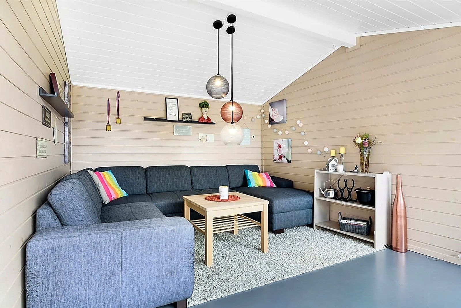 Hagestuen er isolert og har malt epoxygulv. (Bildet er fra forrige salg i 2021) Galleribilde