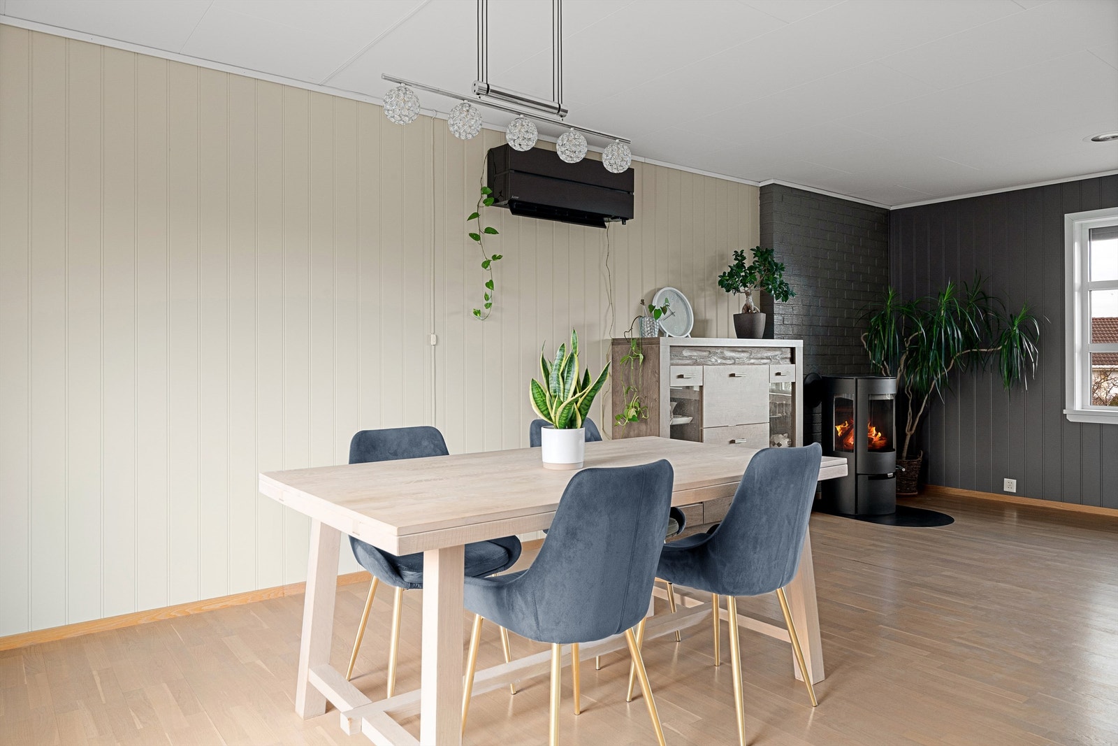 Spisestue. Her er det også montert nyere varmepumpe. Galleribilde