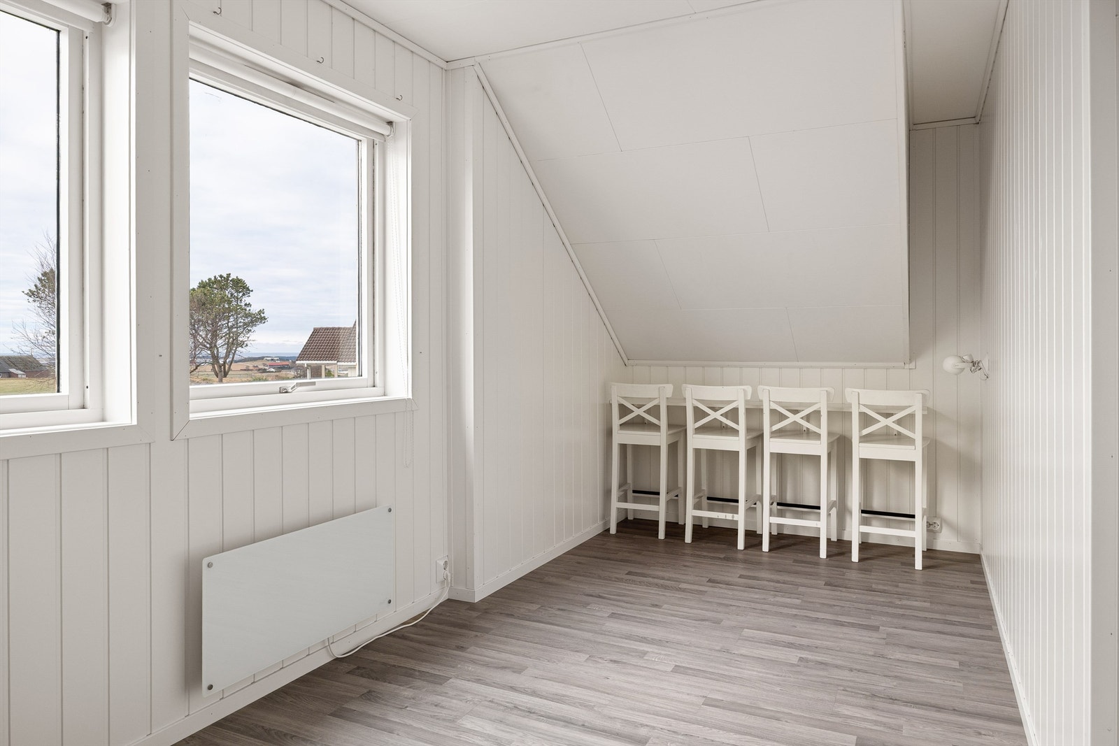 Soverom nr. 2 i 2 etg. Rommet har en meget flott utsikt. Galleribilde