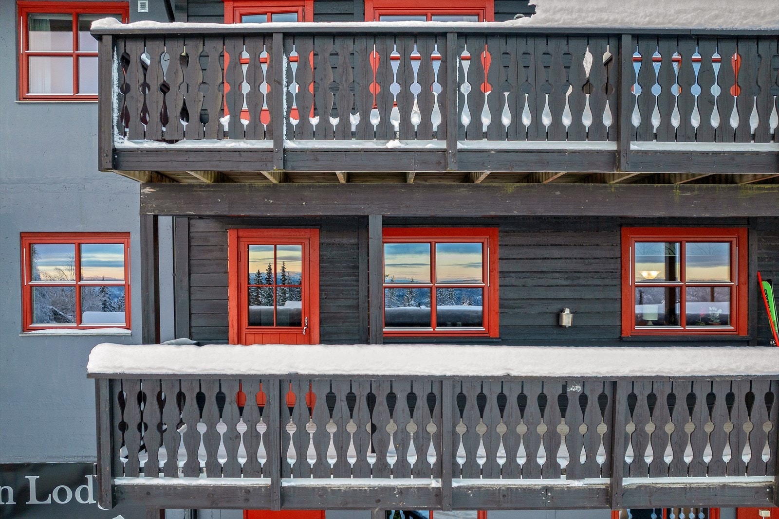 Leiligheten har en takoverbygget veranda med gode solforhold opplyser selger! Galleribilde