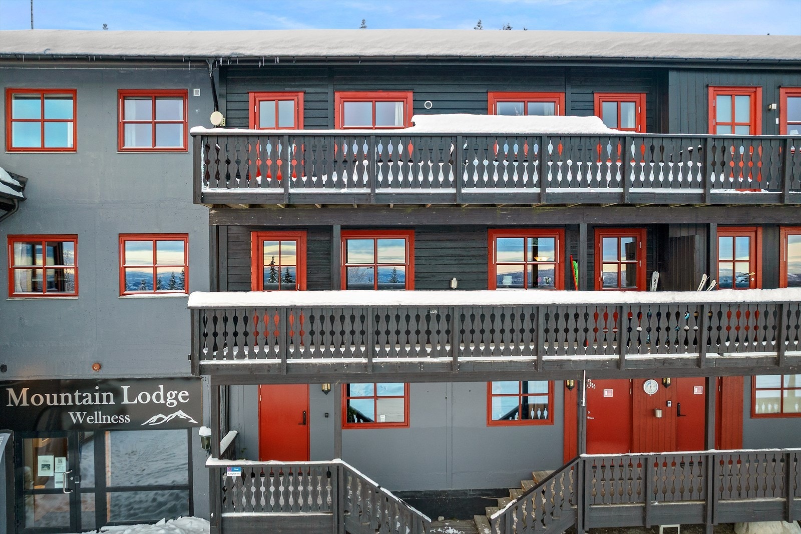 Mountain Lodge er et tidligere hotell som nå fungerer som leilighetskompleks Galleribilde