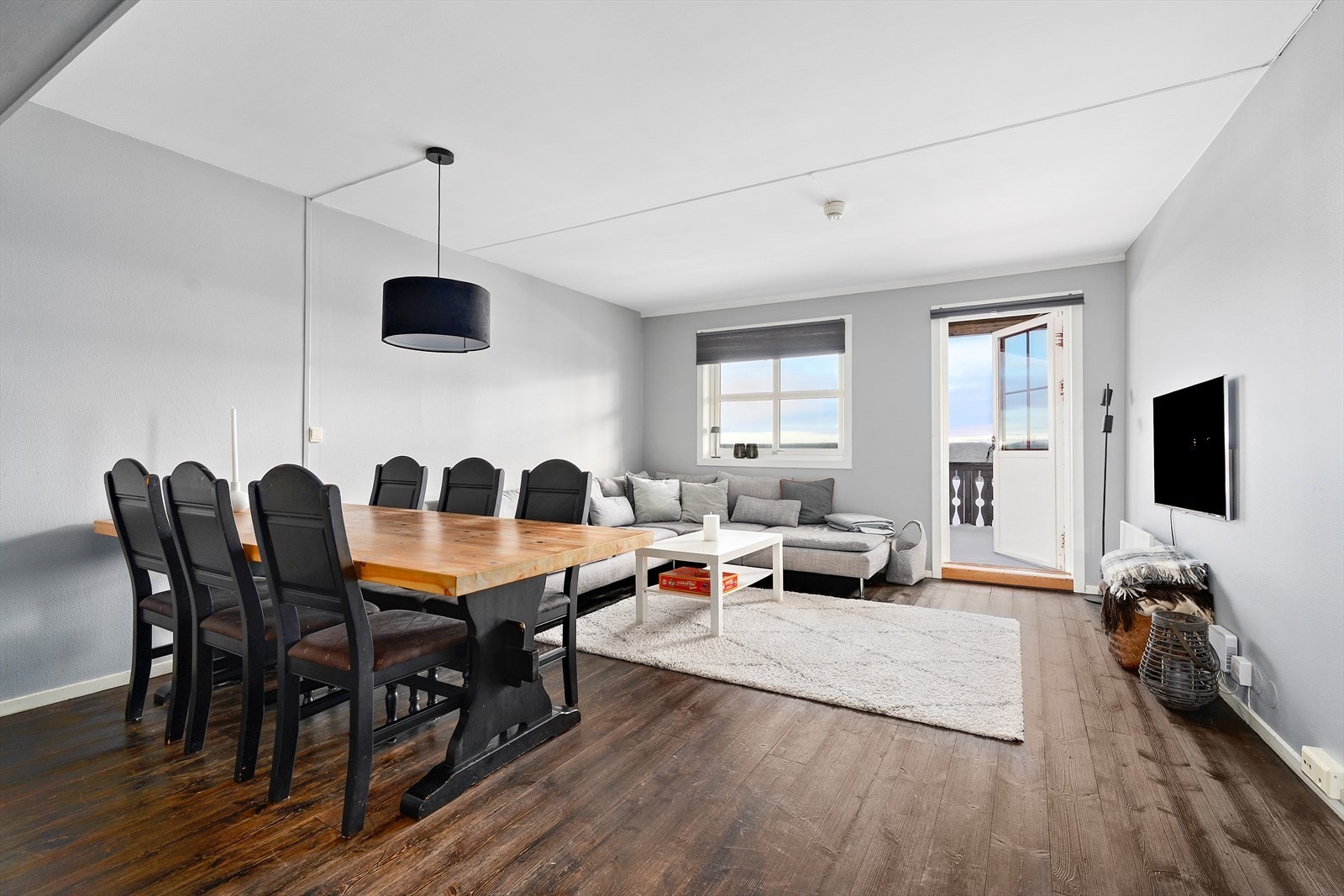 Utgang til veranda fra stuen Galleribilde