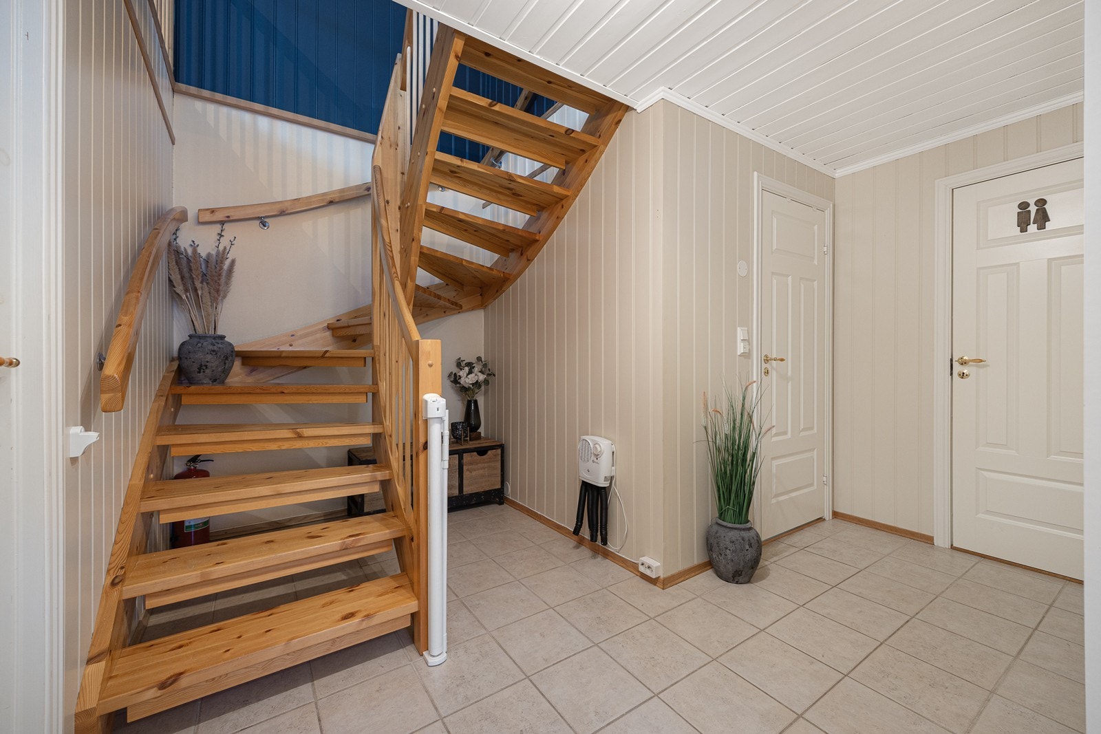 Nede i underetasjen er det det 3 soverom, samt bad og toalettrom. Galleribilde