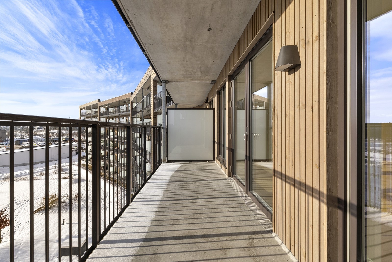 Balkongen gir gode utsiktsforhold over nærområdet. Galleribilde