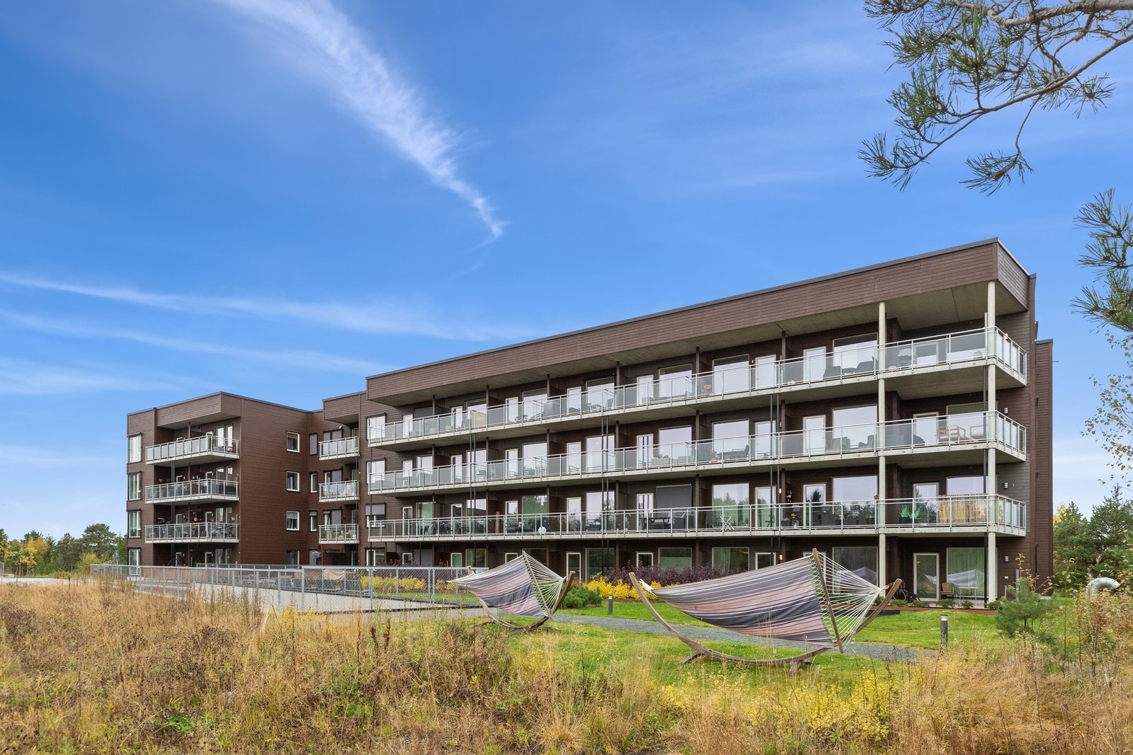 Hårstad Mindes veg ligger i et nyetablert boligfelt på Tiller med nærhet til turområder og City Syd. Galleribilde