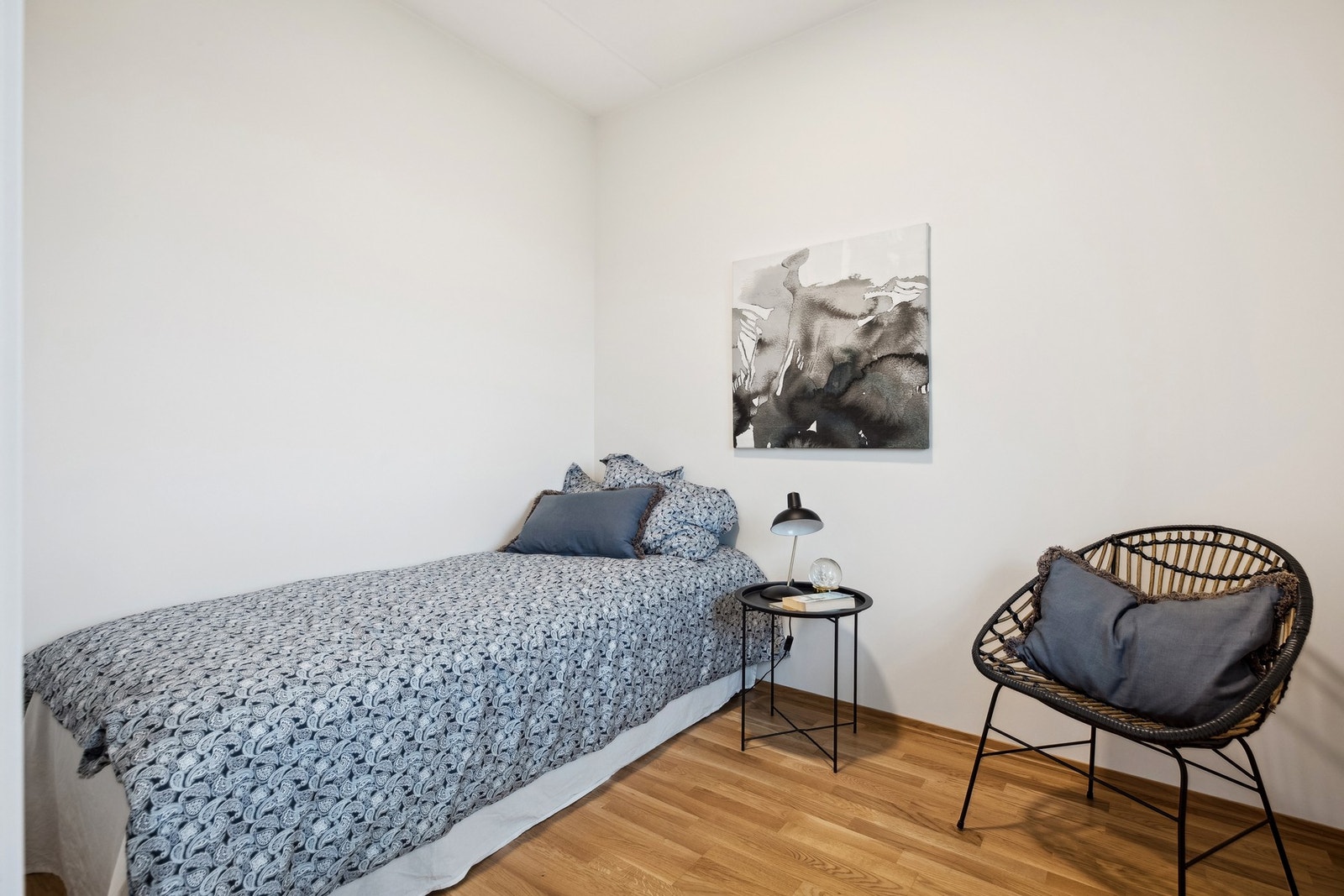 Soverom på 6,2 kvm med god plass til både seng og garderobeskap. Galleribilde