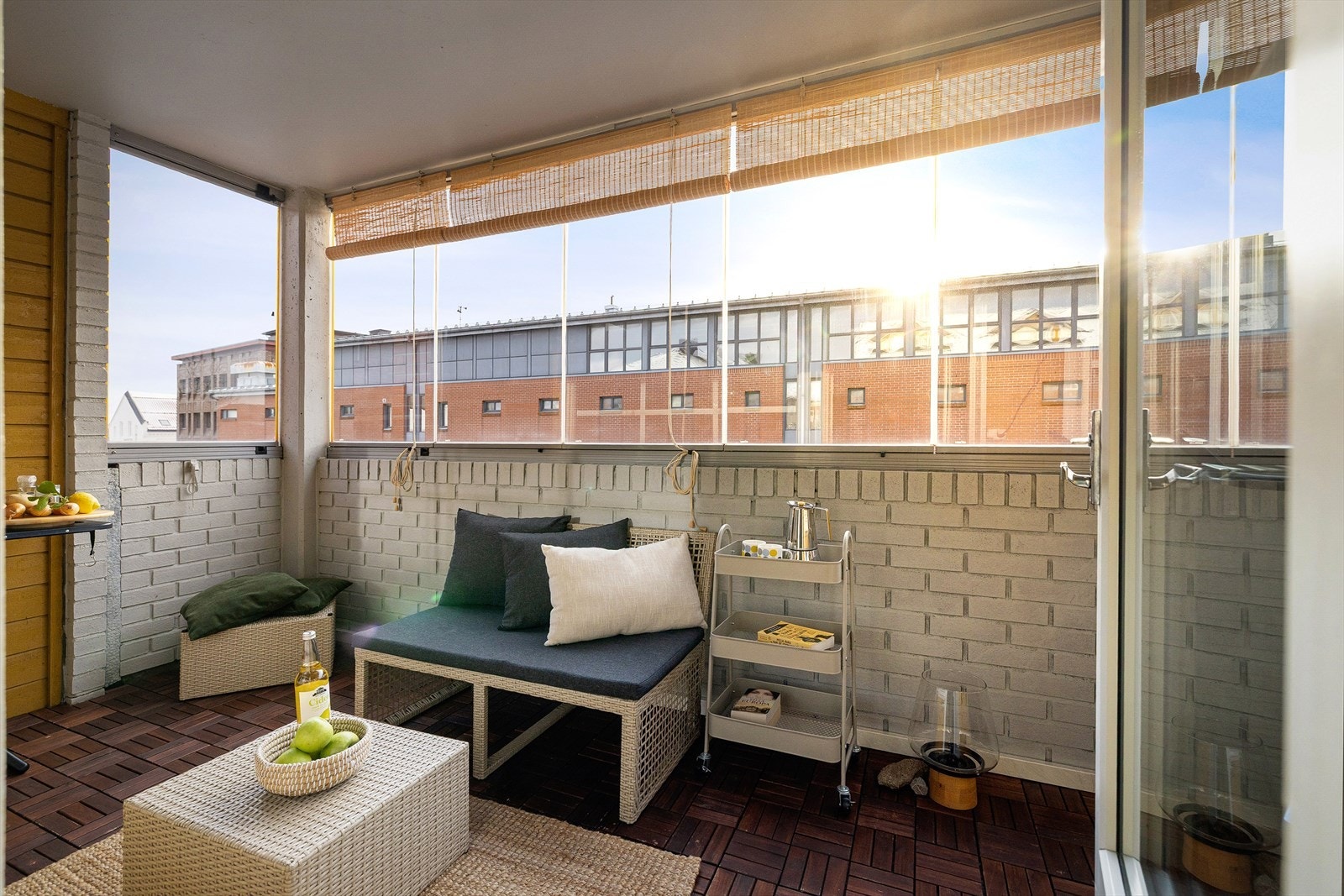 Den innglassede sørvendte balkongen får rikelig med kveldssol. Galleribilde