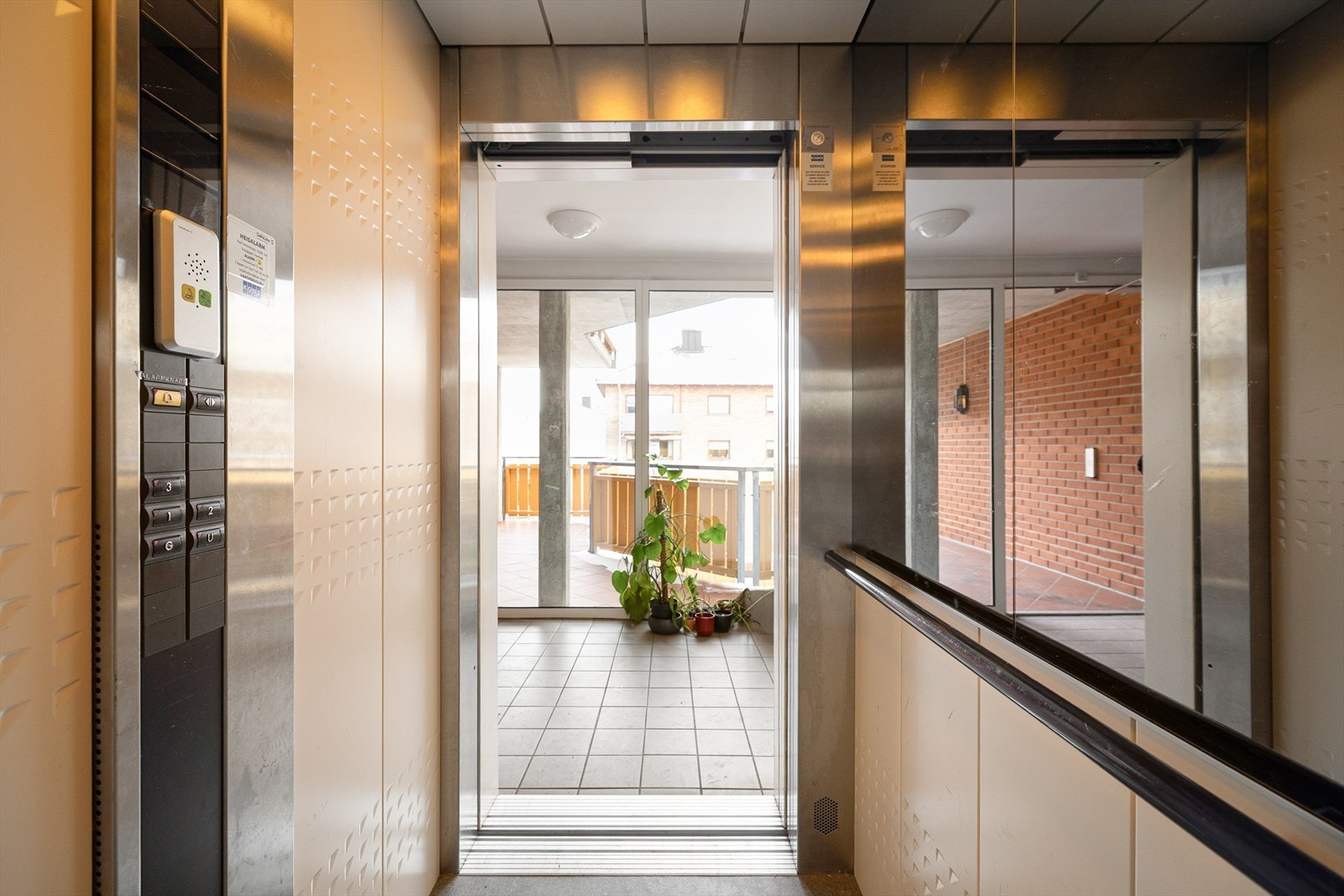 Heisen tar deg helt ned til garasjeanlegget. Galleribilde