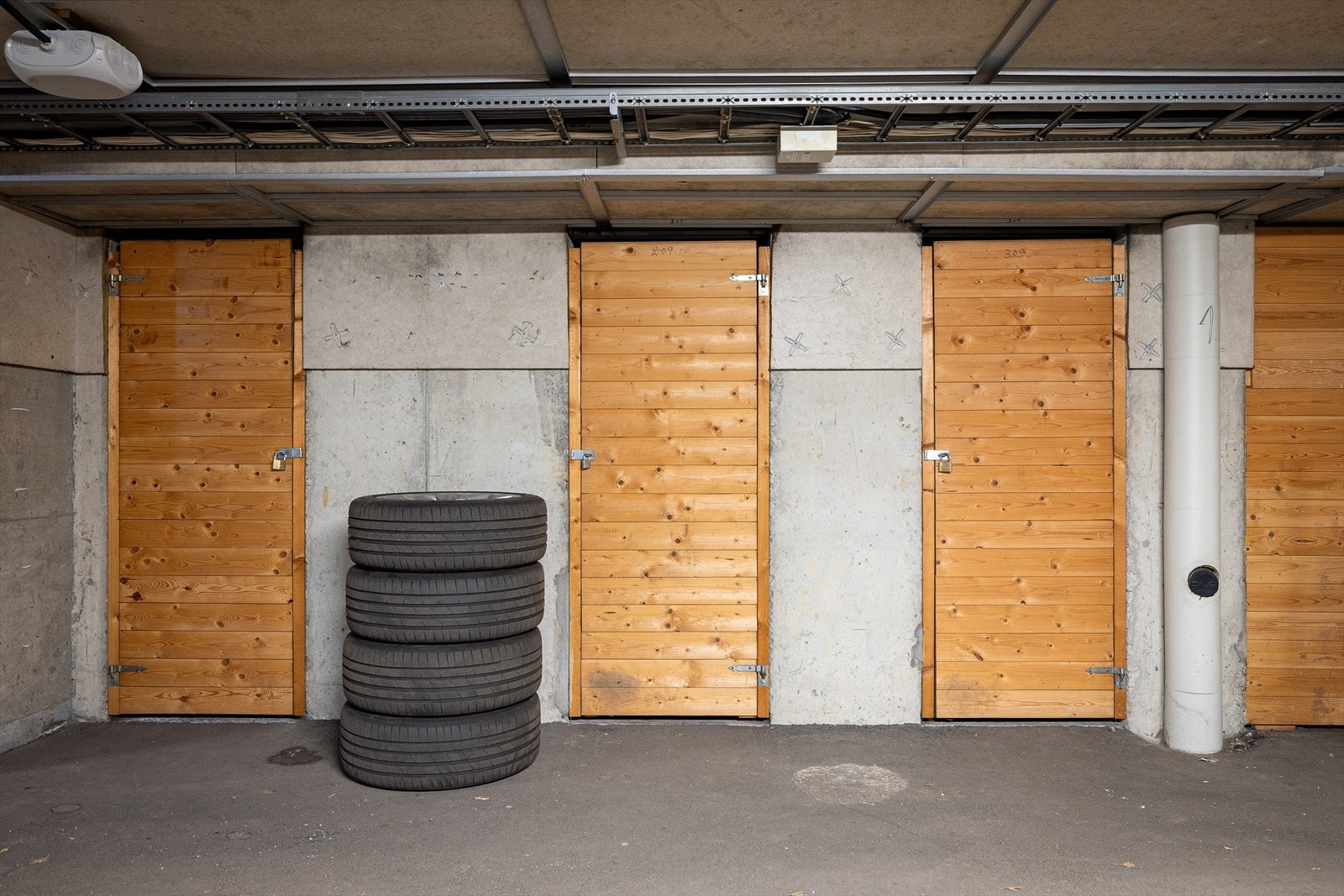 I kjelleren disponerer du P-plass og 5 kvm bod. Galleribilde