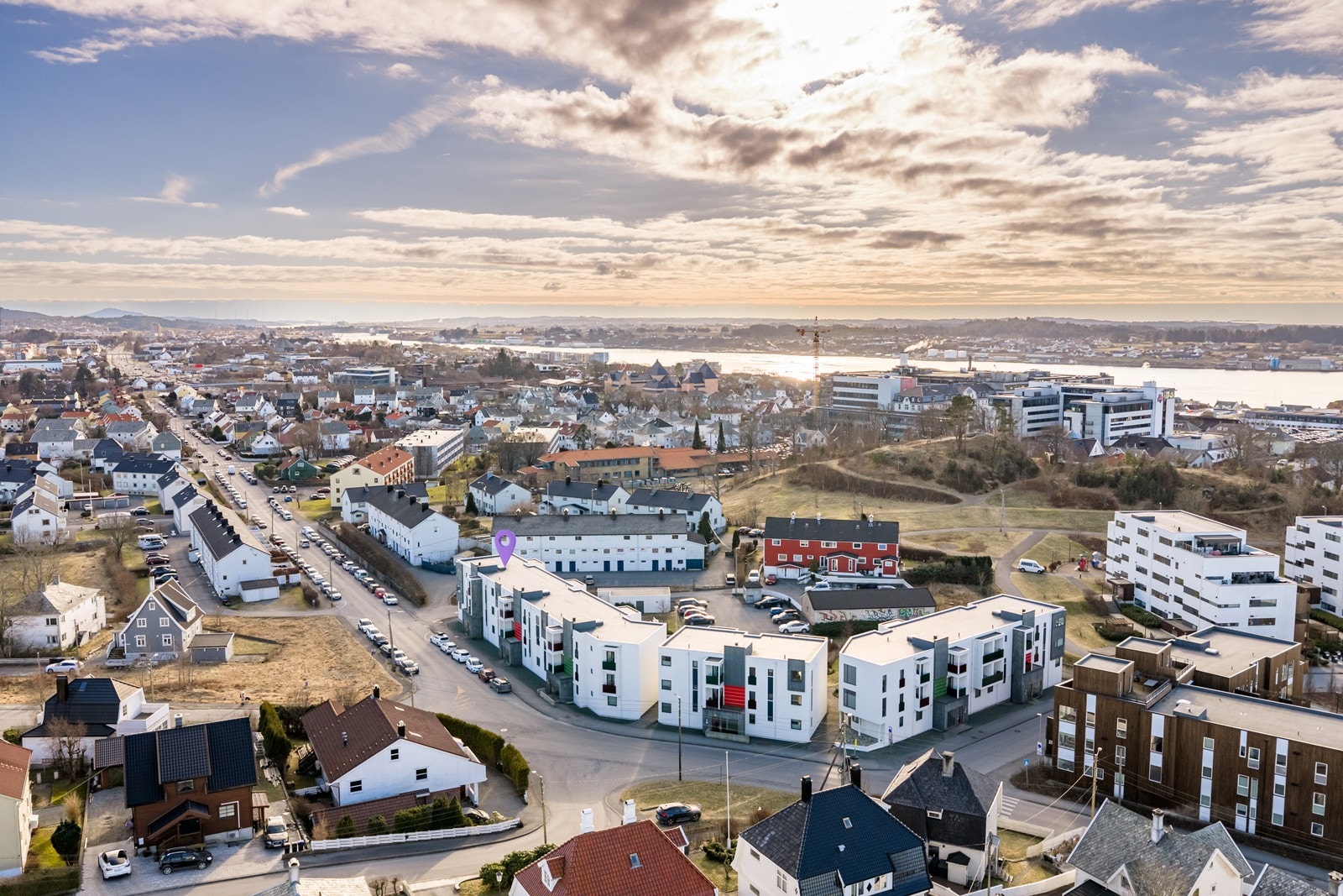 Supersentralt med Hollenderhaugen og stadion i nabolaget Galleribilde