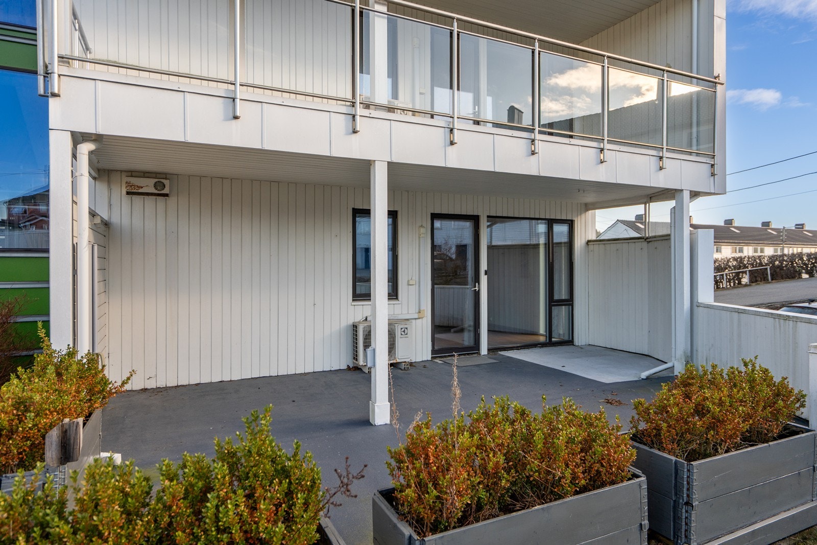 Praktisk at deler av terrassen har tak Galleribilde