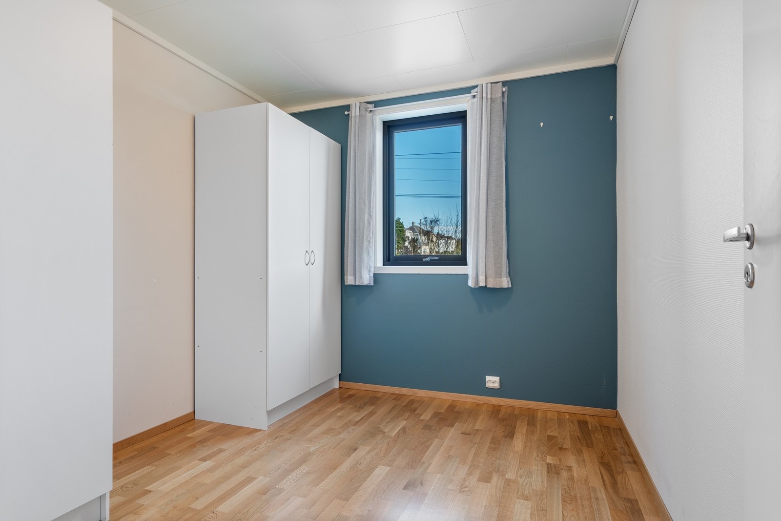 Godt med skapplass på soverom 2 Galleribilde