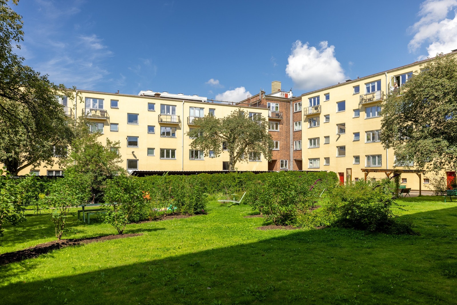 Folkvang har også egen vaktmester, som tar seg av organisering av fyring, kontakt med håndverkere, vedlikehold, opparbeiding av uteareal og mye mer. Galleribilde