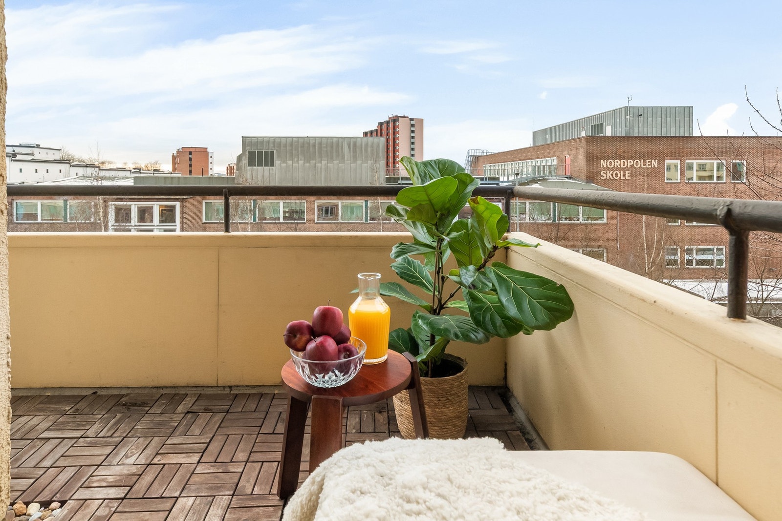 Fra stuen er det utgang til solrik, sydvestvendt balkong. Galleribilde