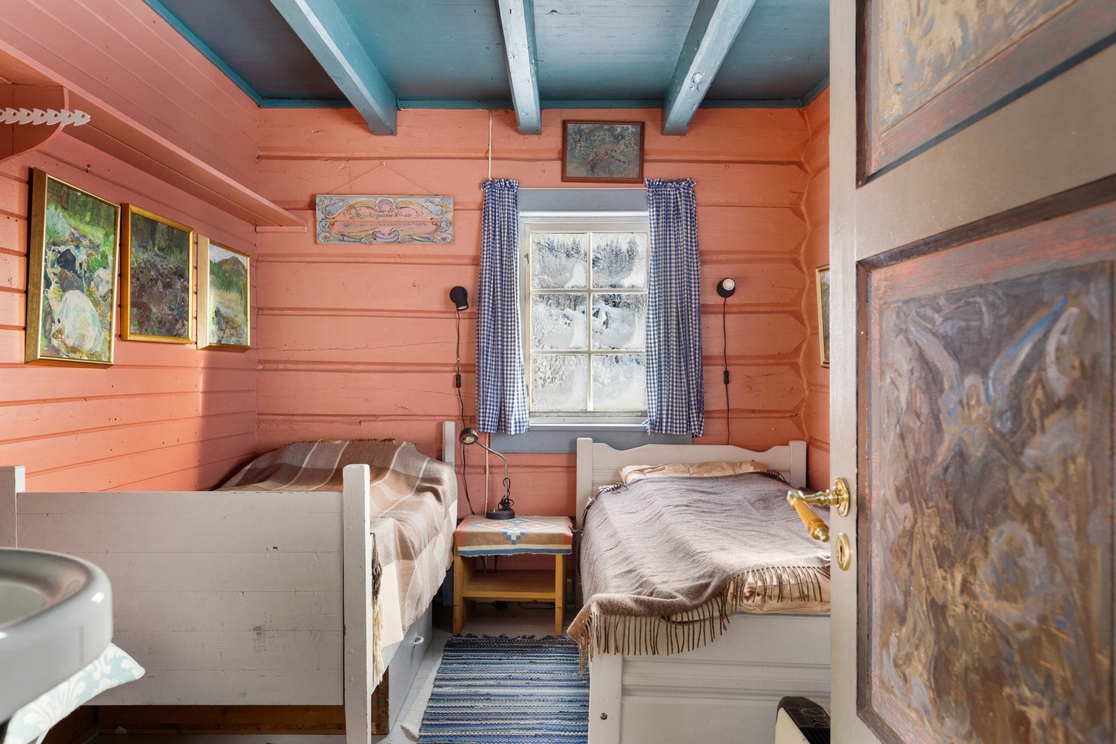 Hytta har tre soverom. Soverom 1 med to enkeltsenger. Galleribilde