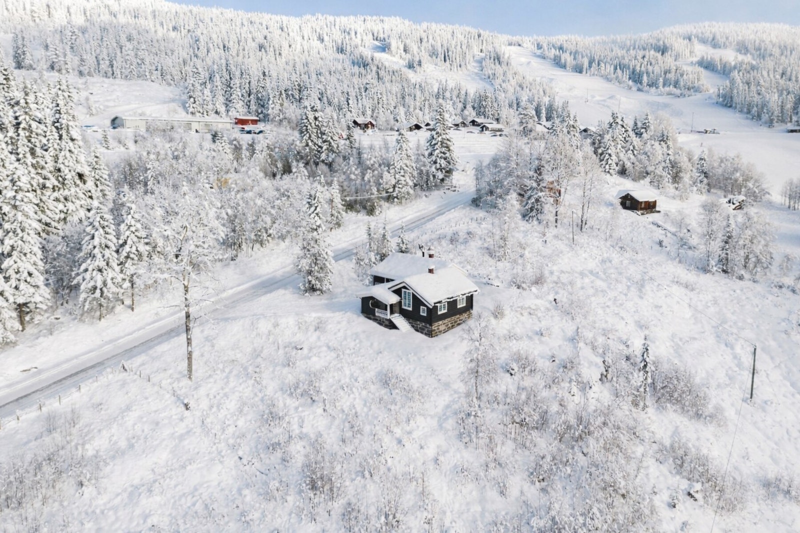 Med hytte her er du kun et steinkast unna Valdres Alpinsenter, som man kan se i bakgrunnen. Galleribilde