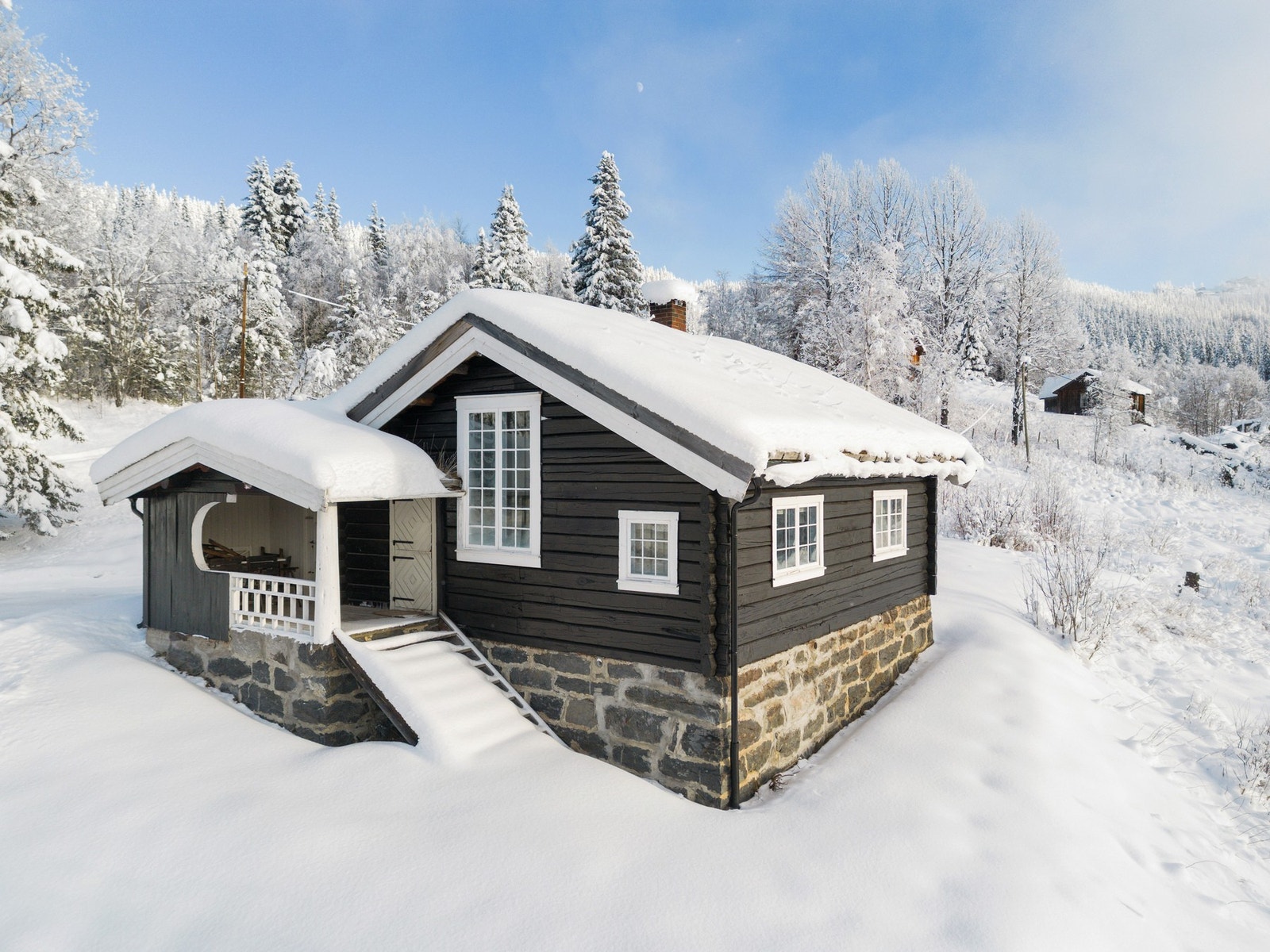 Fritidsboligen er oppført i 1942, og har blitt godt ivaretatt gjennom årene. Galleribilde