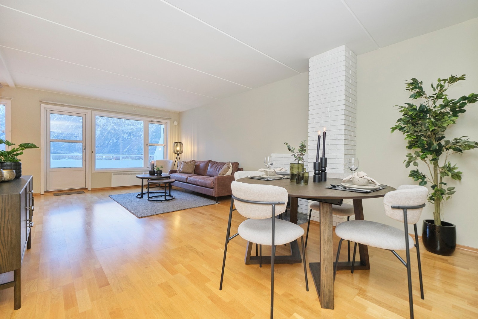 Møbler, interiør og styling er levert av Fagmøbler Sunndal. Galleribilde