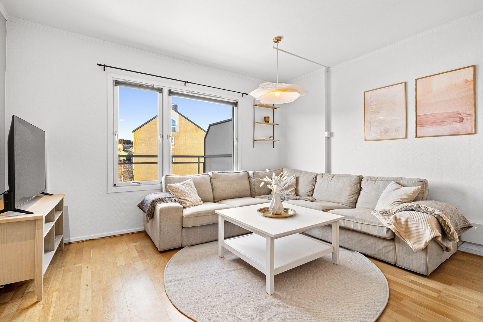 Velkommen til Viktor Baumanns vei 20B. Flott leilighet med fantastisk beliggenhet. Galleribilde