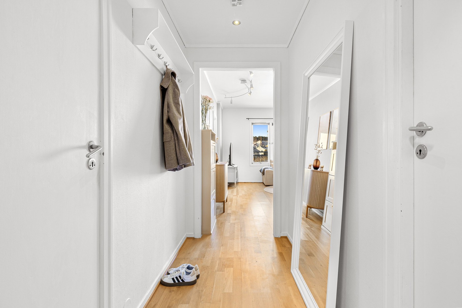 Entré for oppheng av yttertøy.
Sjekkliste. Galleribilde