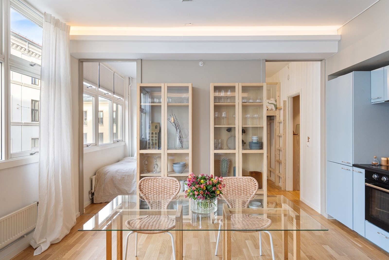 Fra stuen er det adkomst til soverommet. Galleribilde