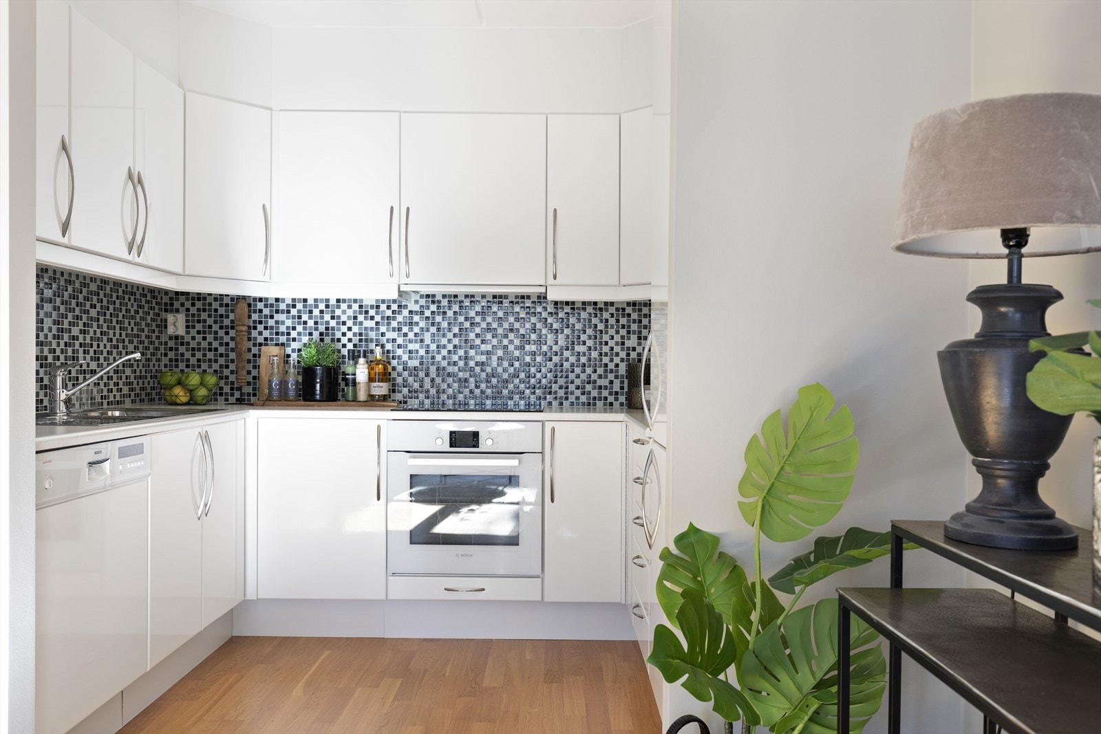 Boligen har balansert ventilasjon og varmtvann/fyring er inkludert i felleskostnadene. Galleribilde