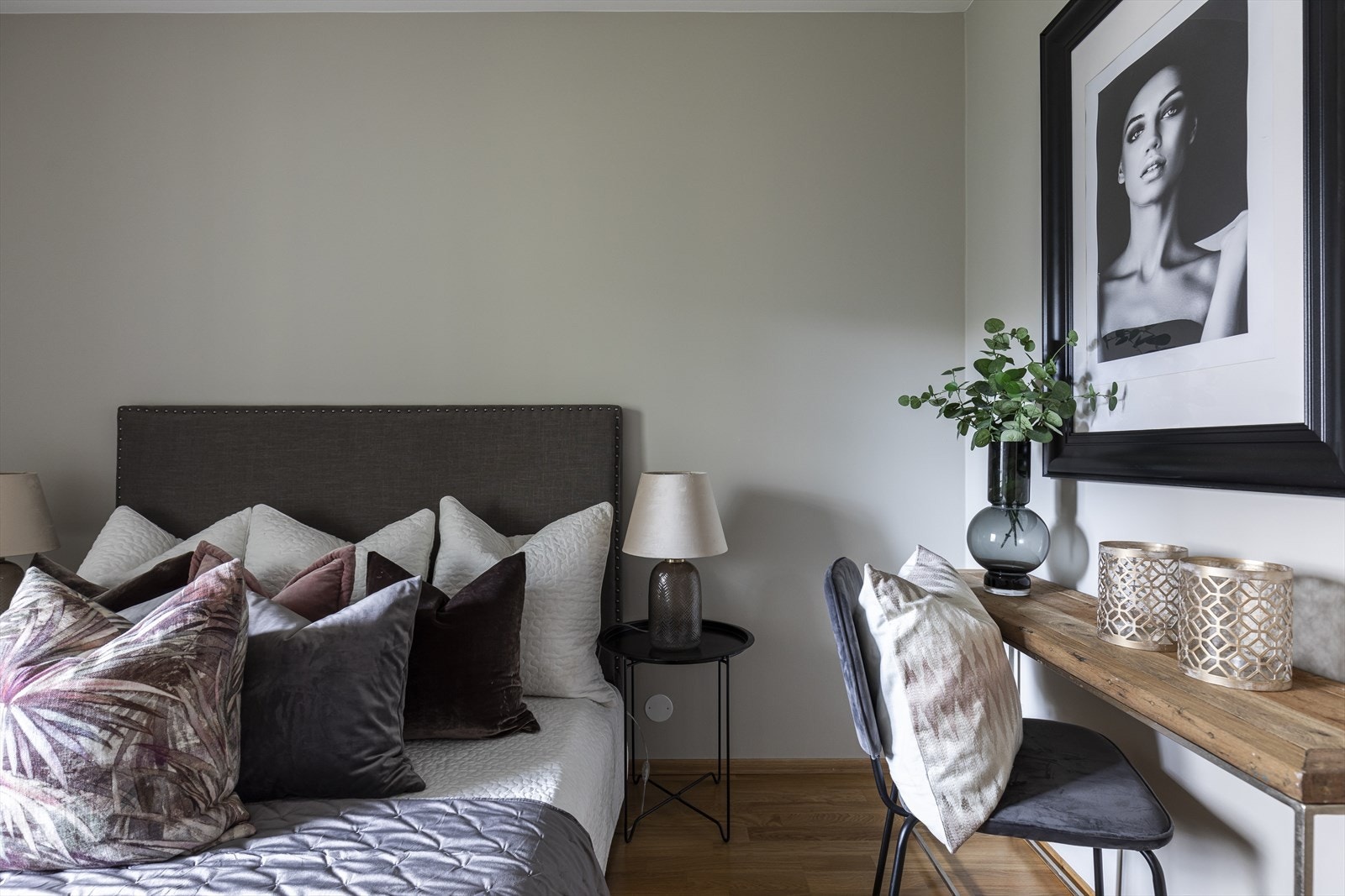 Det er ellers god plass til dobbeltseng, eller annet ønsket møblering. Galleribilde