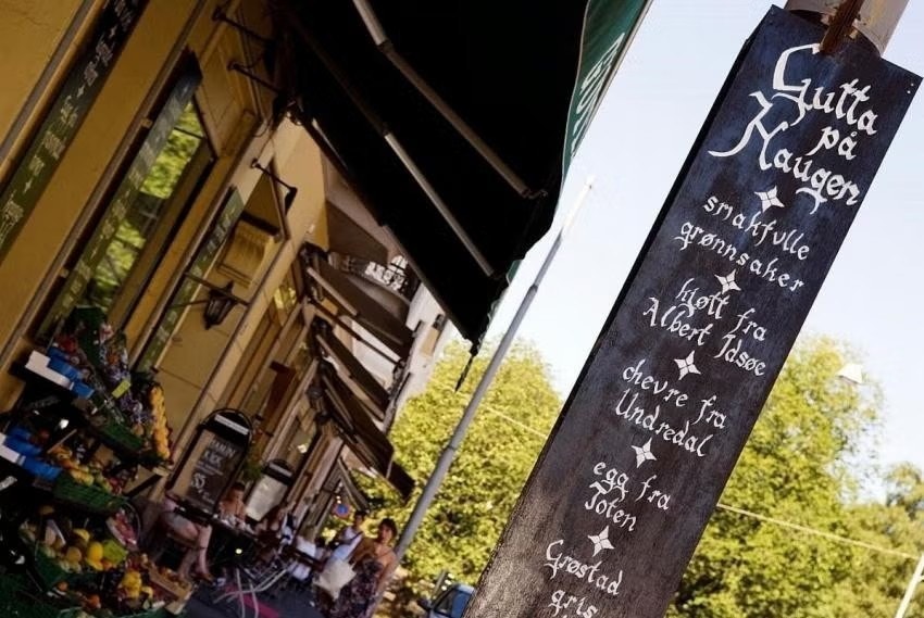 Kort avstand til alt av servicetilbud, kollektiv tilbud, treningssenter, skoler og turmuligheter. Galleribilde